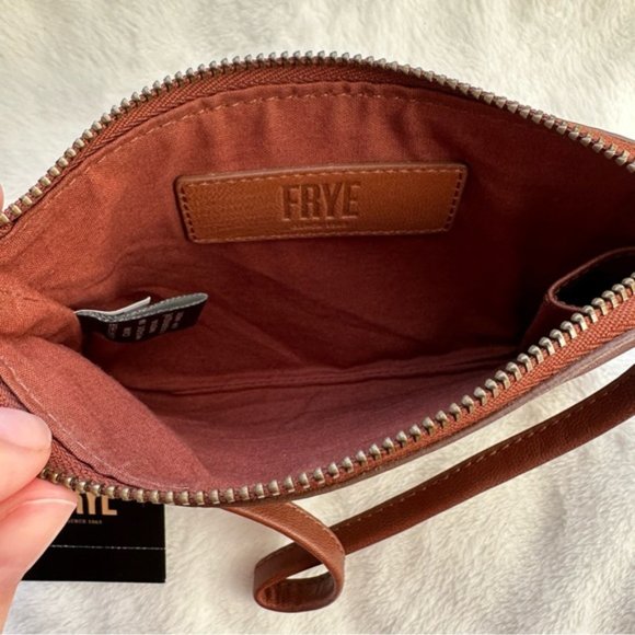 NWT Frye Melissa Leather Corner Zip Wristlet in Cognac - Picture 7 of 7